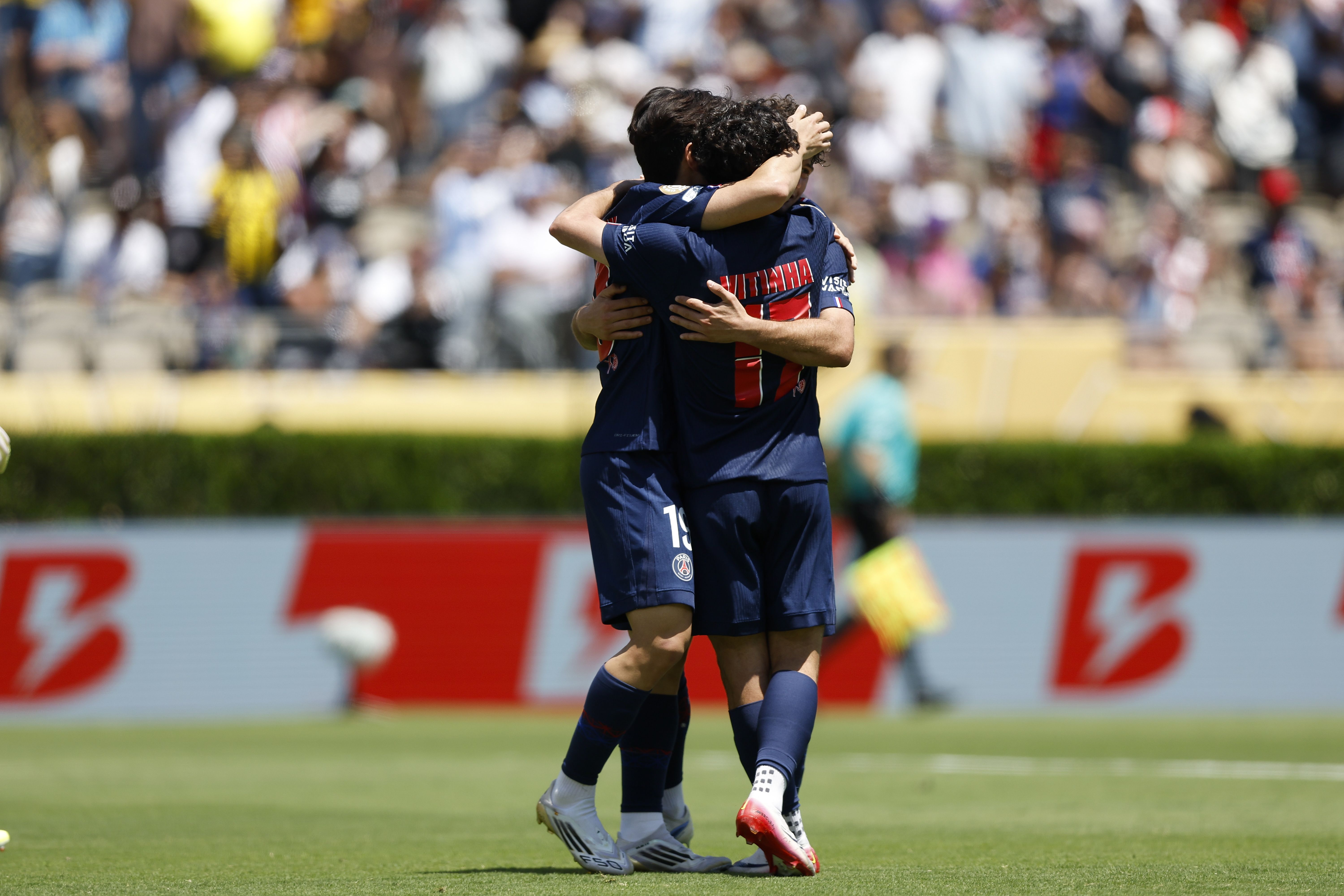 爱游戏入口-足球迎来宿敌之战，恩怨再续