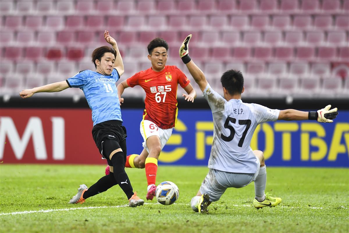 爱游戏官方-韩国队险胜马来西亚队，黄鸭组合惊艳四座