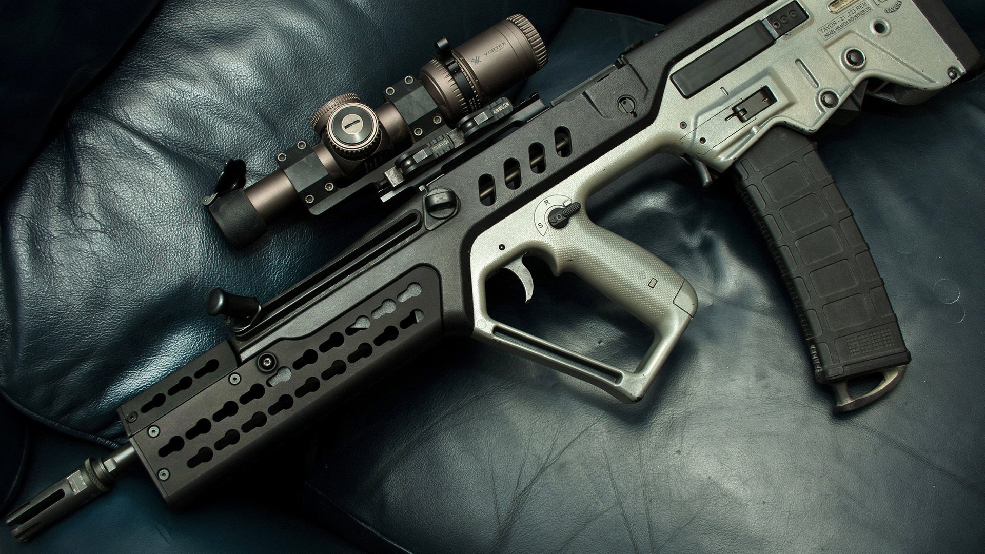 爱游戏娱乐-终焉之焰，维斯塔潘绝杀威廉姆斯，点燃赛场的不止是引擎