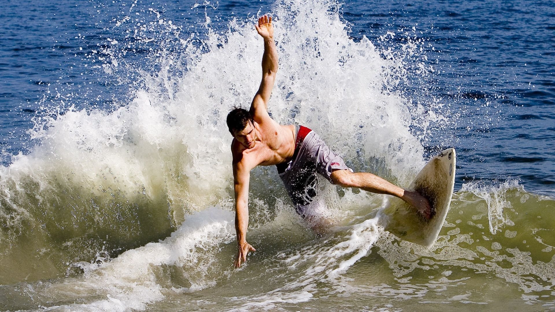 神性低垂处,纽约雨夜与喀麦隆魔笛