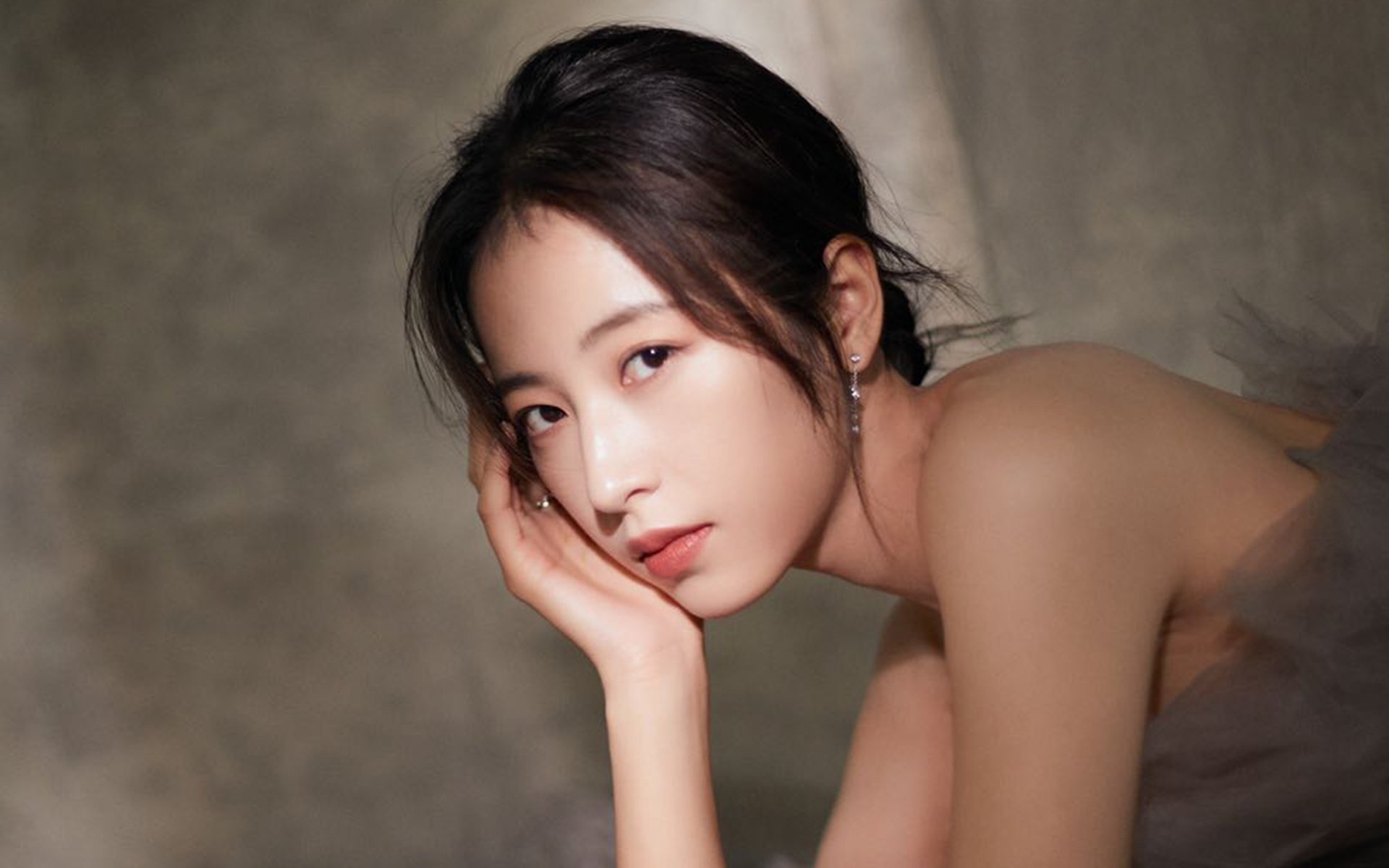 爱游戏下载-绿茵双响炮，阿尔瓦雷斯觉醒撕裂防线，马里铁血鏖战攻克罗马