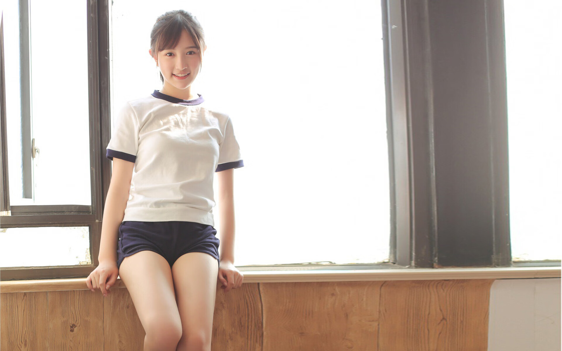 绿茵场没有时区，从德黑兰的绝杀到曼彻斯特的桂冠，足球在同一夜晚心跳